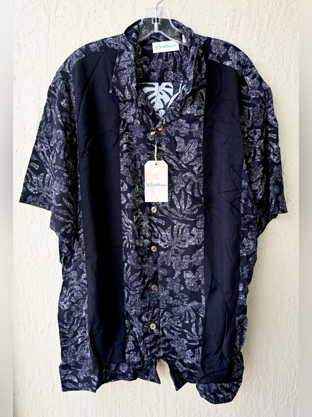Men’s Caribbean Black Tropical Leaf Print Short-Sleeve Coconut Button-Down Shirt